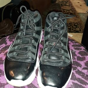 Kid jordens red and blk